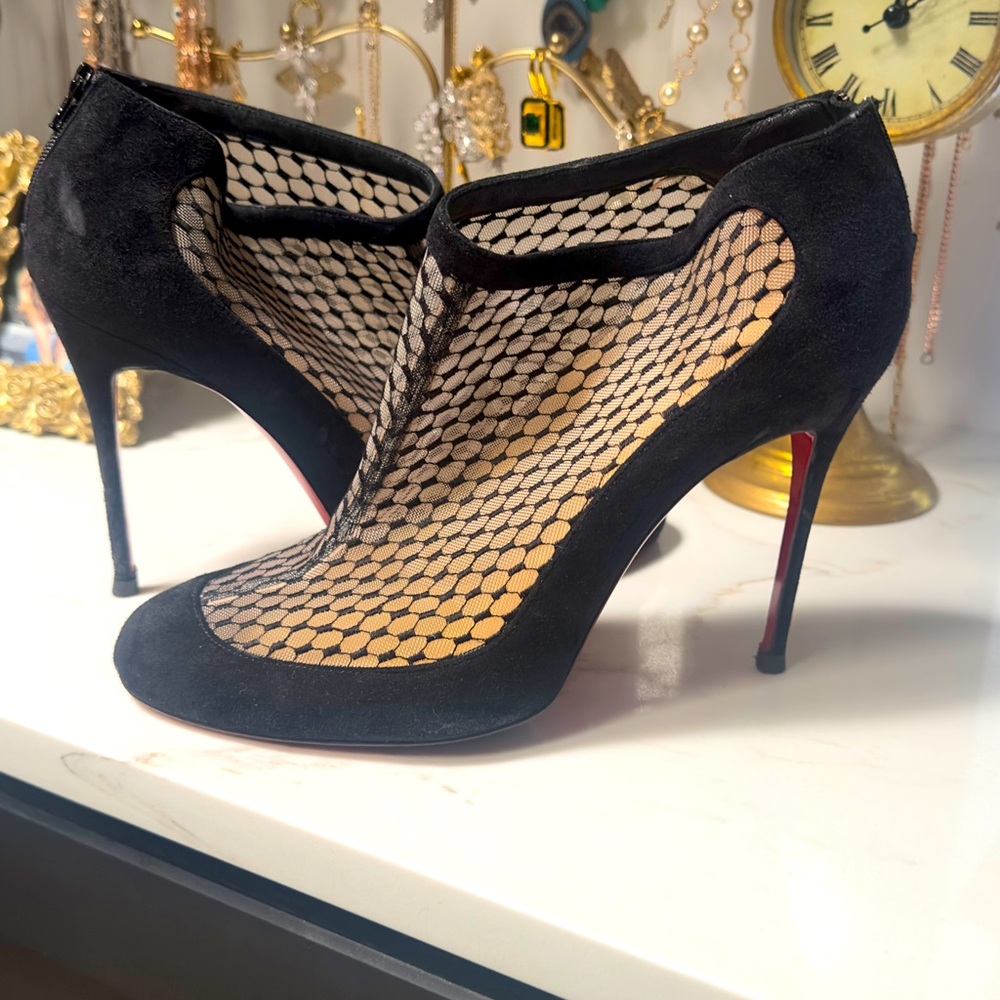 Christian Louboutin suede round toe  39 1/2 stiletto high heel bootie